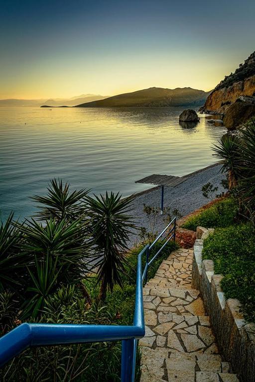 Iridanos Hotel Antikyra Exterior photo